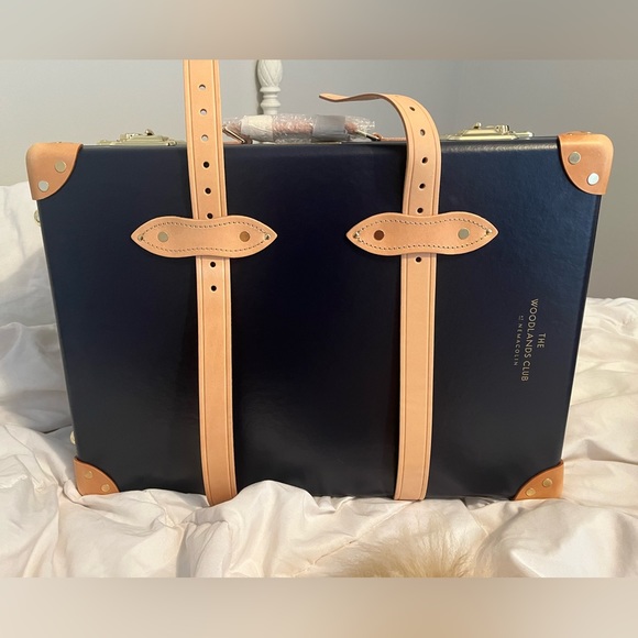 Brand NEW never used Globetrotter Suitcase custom collector edition from London. - Picture 2 of 5